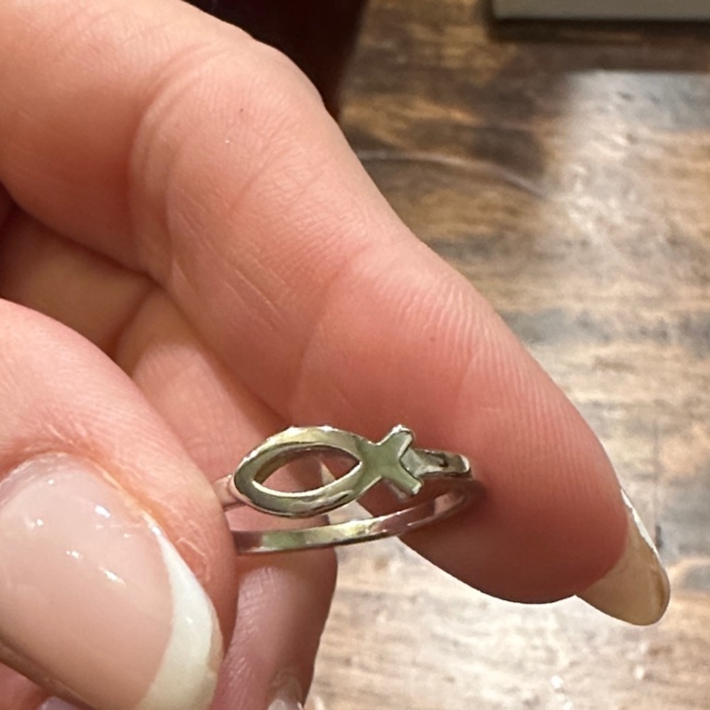 Source Unknown Silver Fish Design Ring - Picture 3 of 3